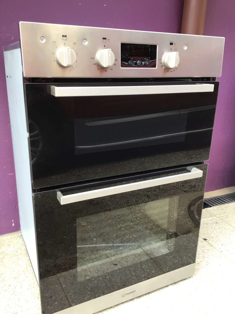 Black & chrome Hotpoint 900mm integrated double oven