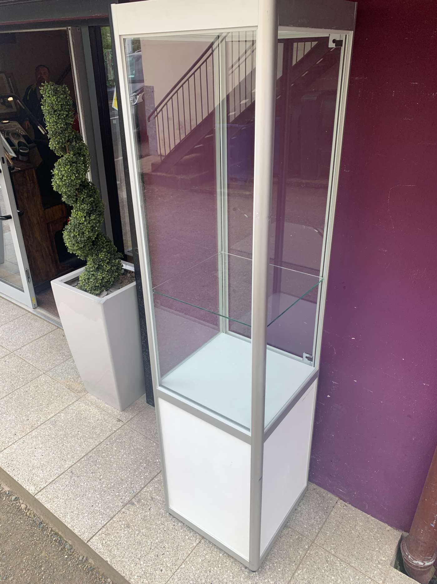 Iluminated shop display cabinet with 1 shelf - We Probably Have It